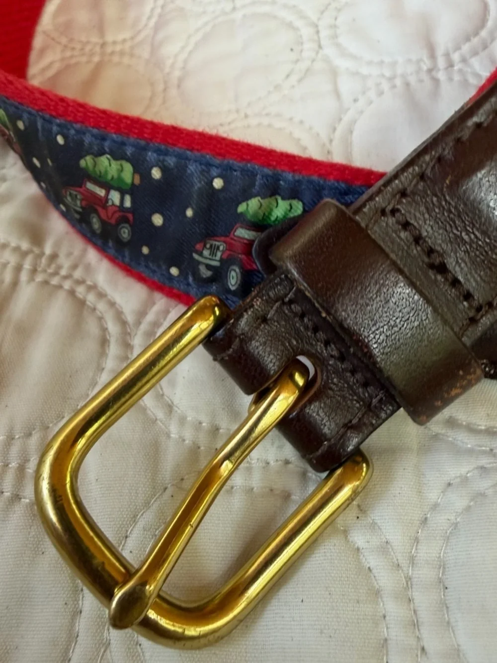Vineyard Vines Holiday kids belt. Christmas tree on red jeep.